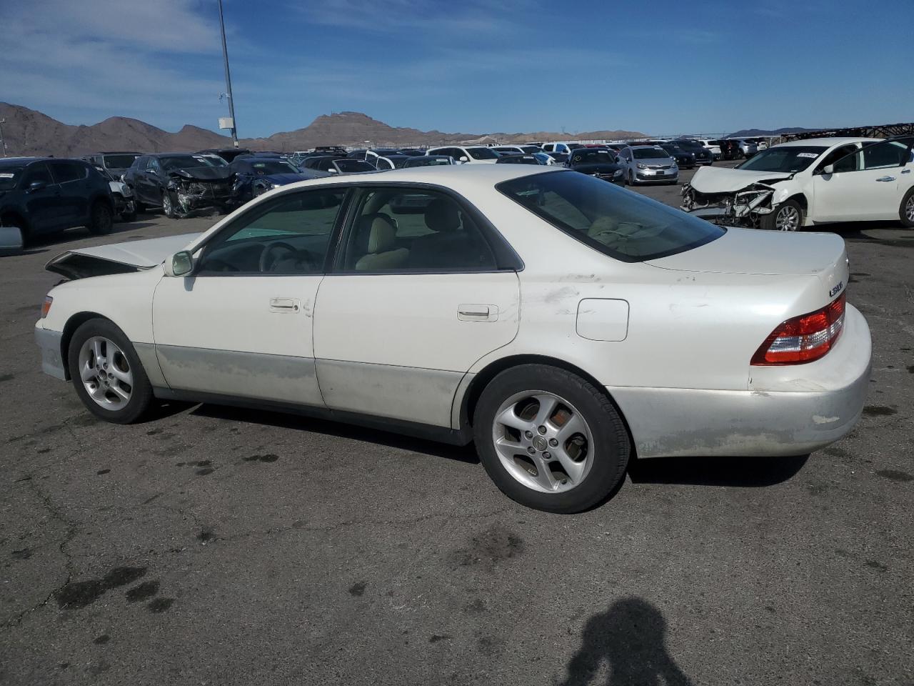 2001 Lexus ES - Image 2