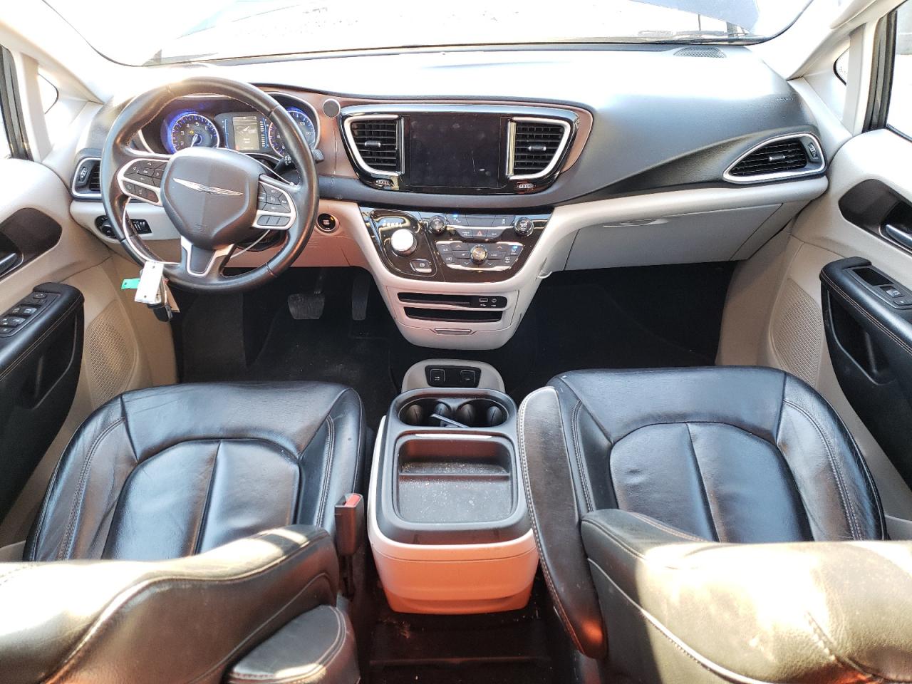 2017 Chrysler Pacifica - Image 8