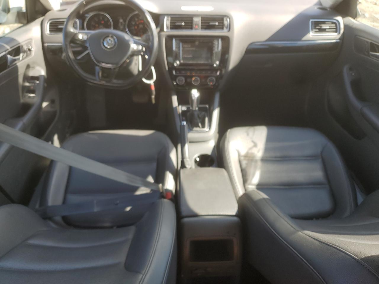 2017 Volkswagen Jetta - Image 8
