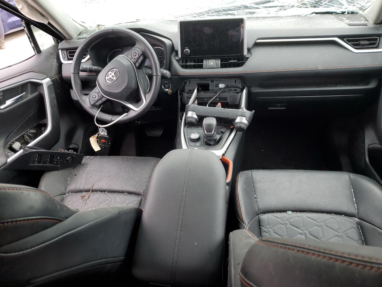 2023 Toyota RAV 4 - Image 8