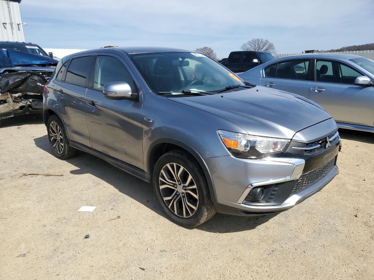 2018 Mitsubishi Outlander - Image 4