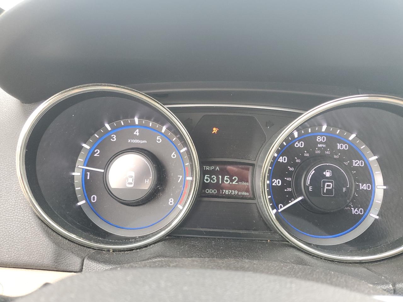 2012 Hyundai Sonata - Image 9