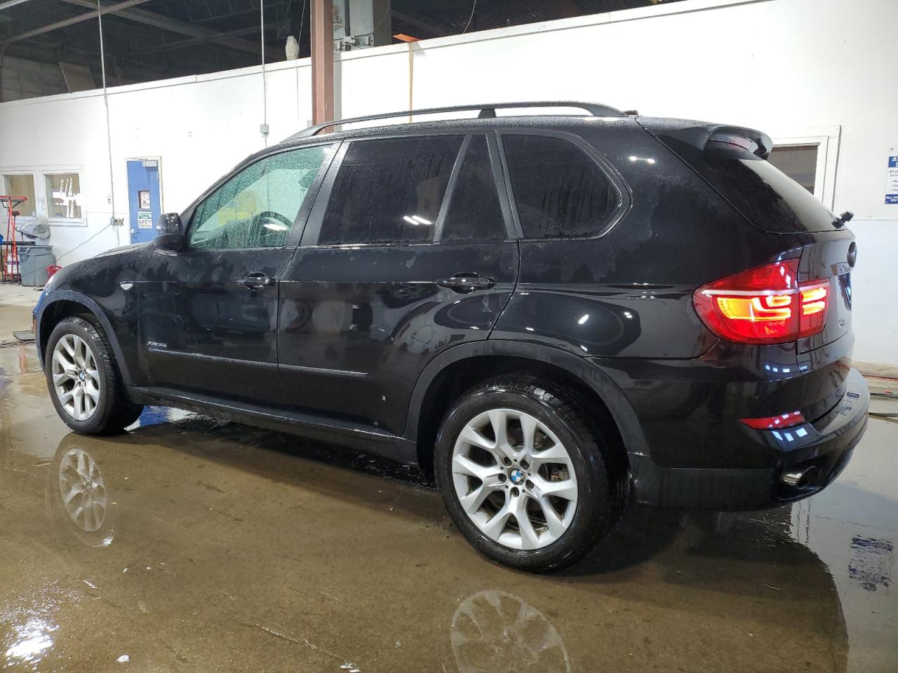 2011 BMW X5 - Image 2