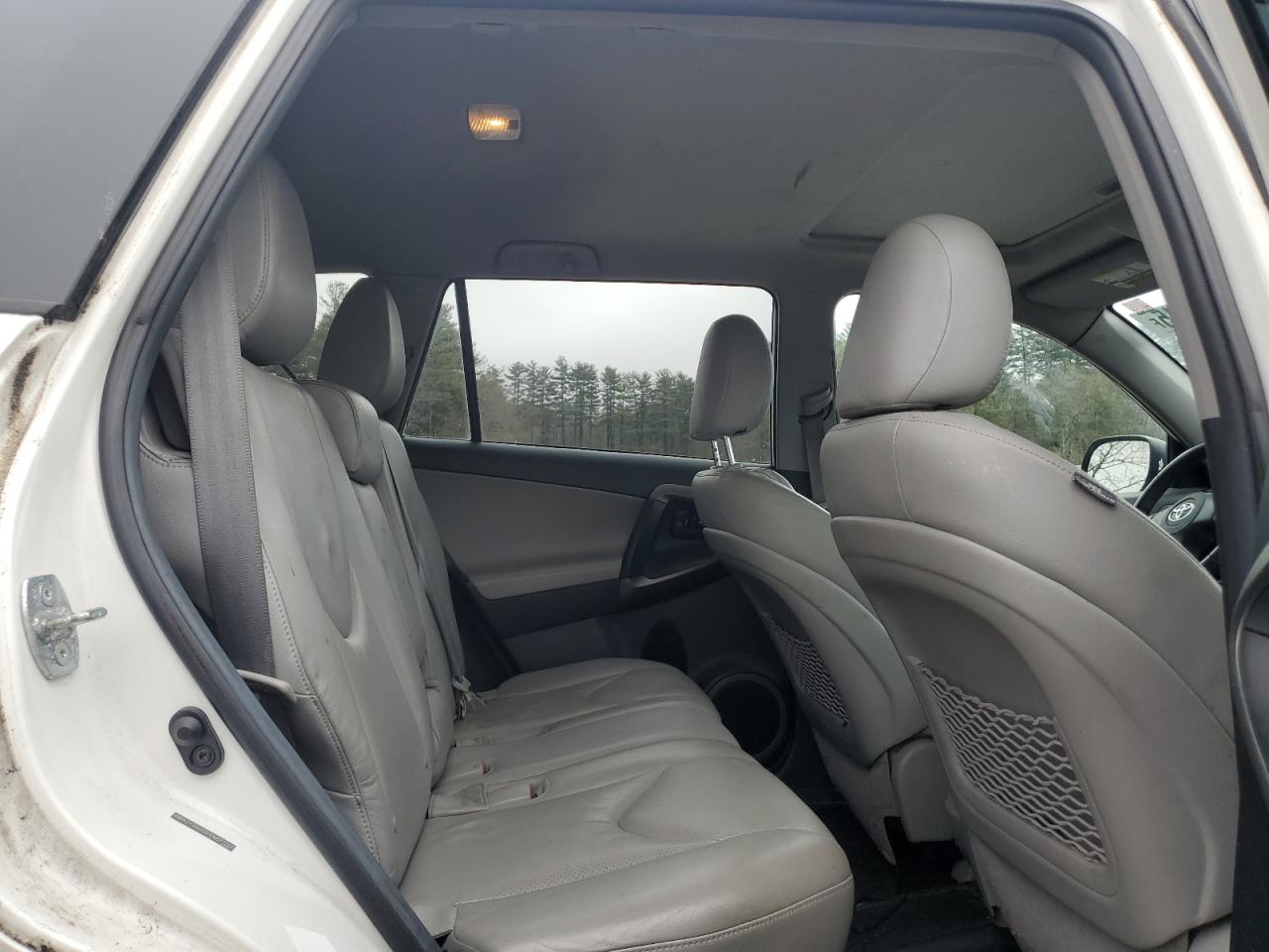 2012 Toyota RAV 4 - Image 11