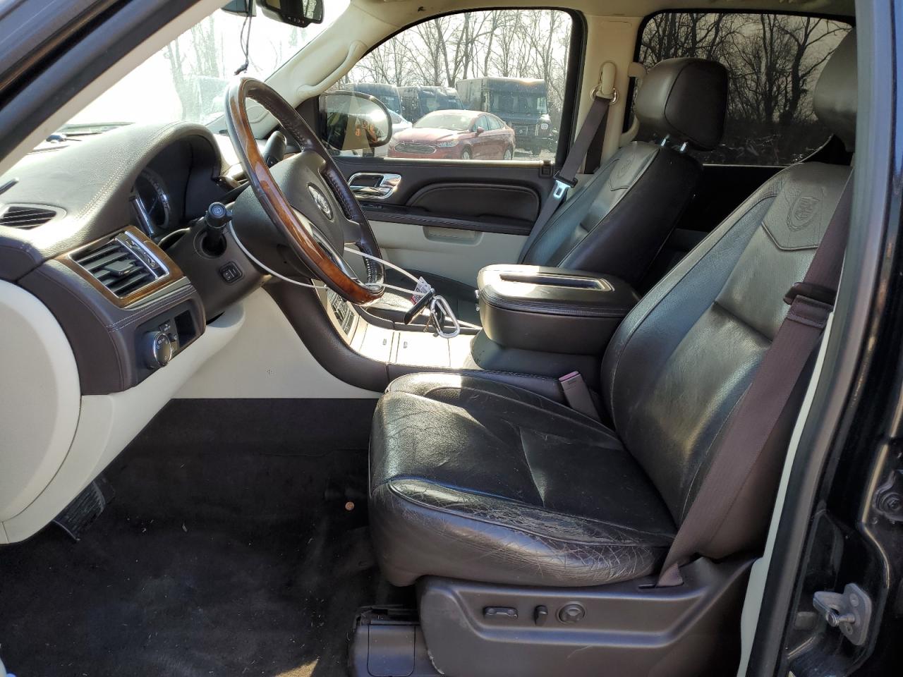 2011 Cadillac Escalade - Image 7