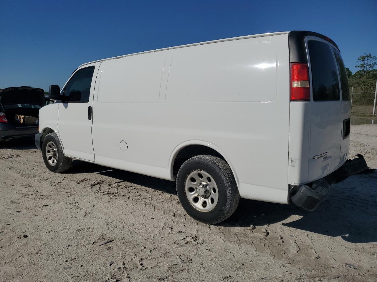2011 Chevrolet Express - Image 2