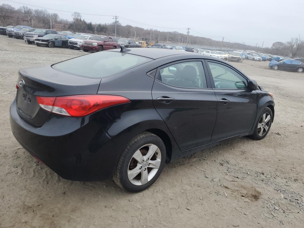 2011 Hyundai Elantra - Image 3