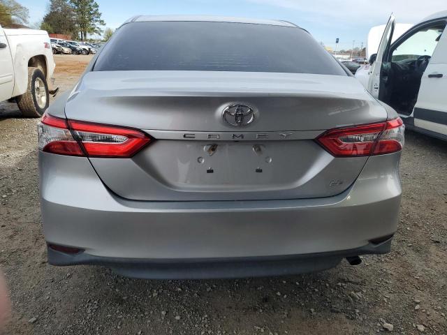  TOYOTA CAMRY 2018 Srebrny