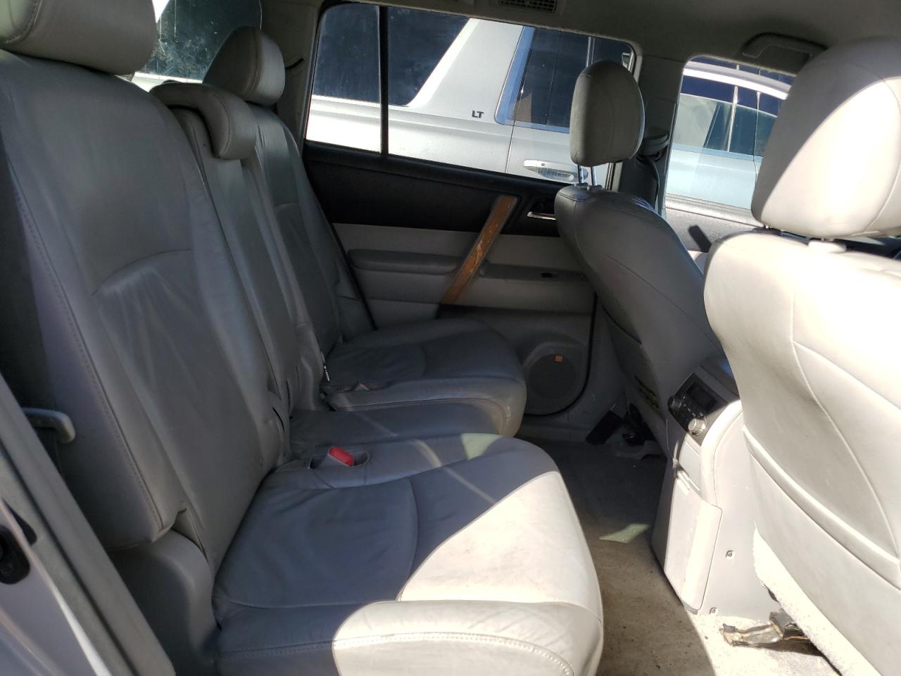 2010 Toyota Highlander - Image 11