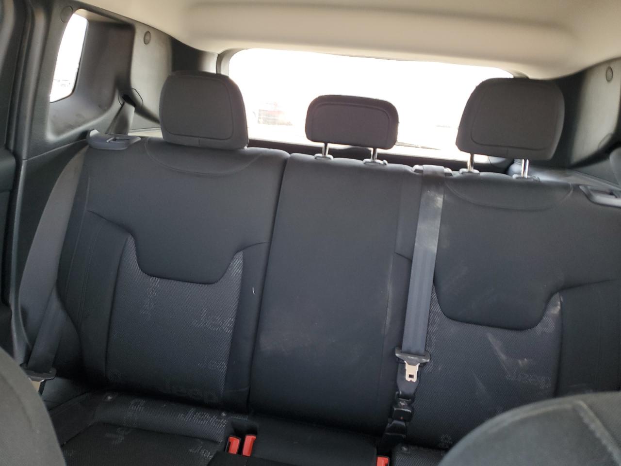 2017 Jeep Renegade - Image 10