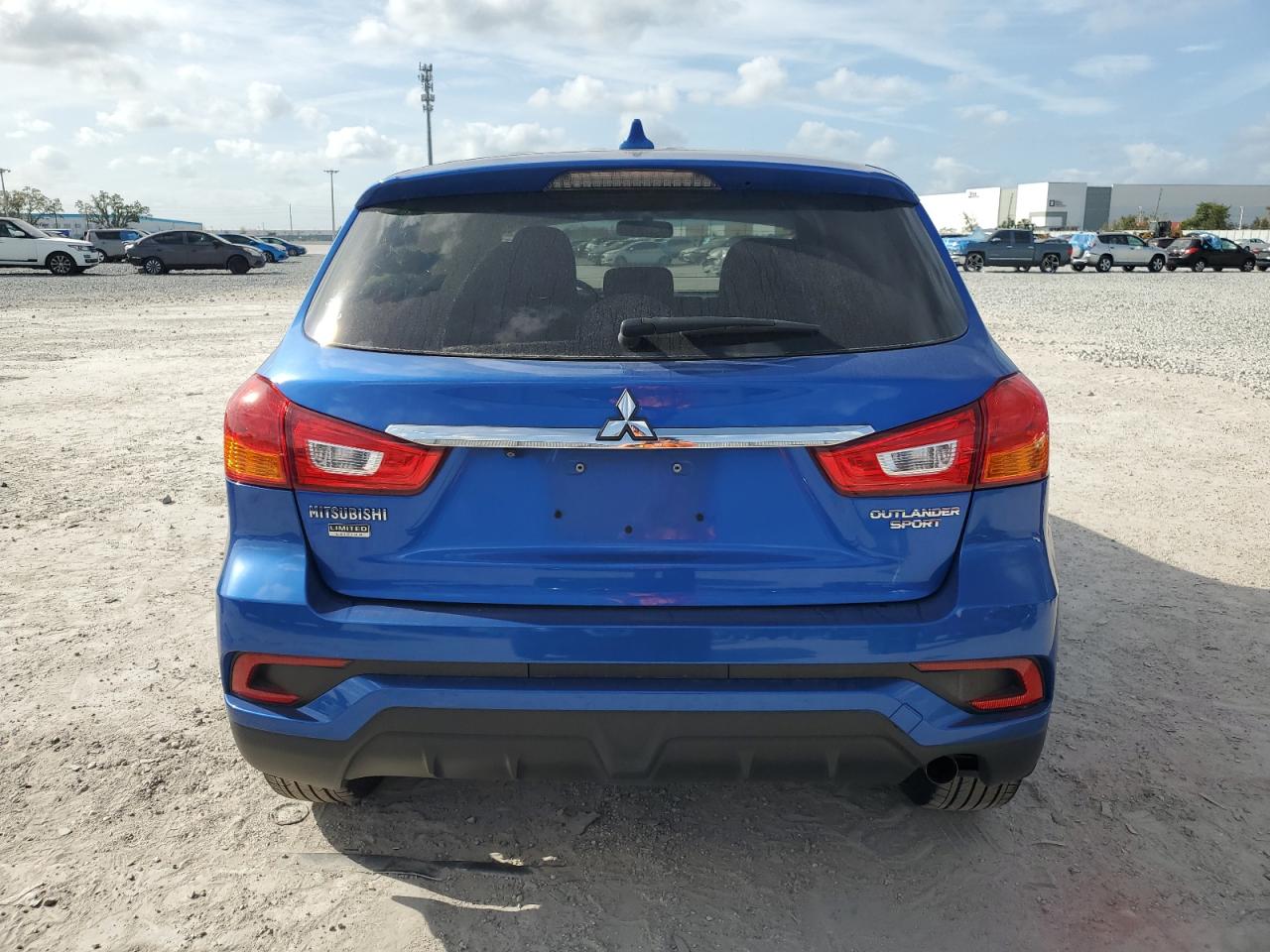 2018 Mitsubishi Outlander - Image 6