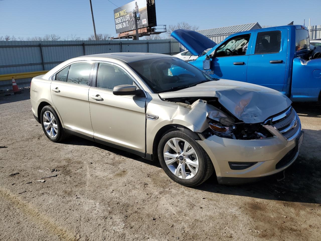 2010 Ford Taurus - Image 4
