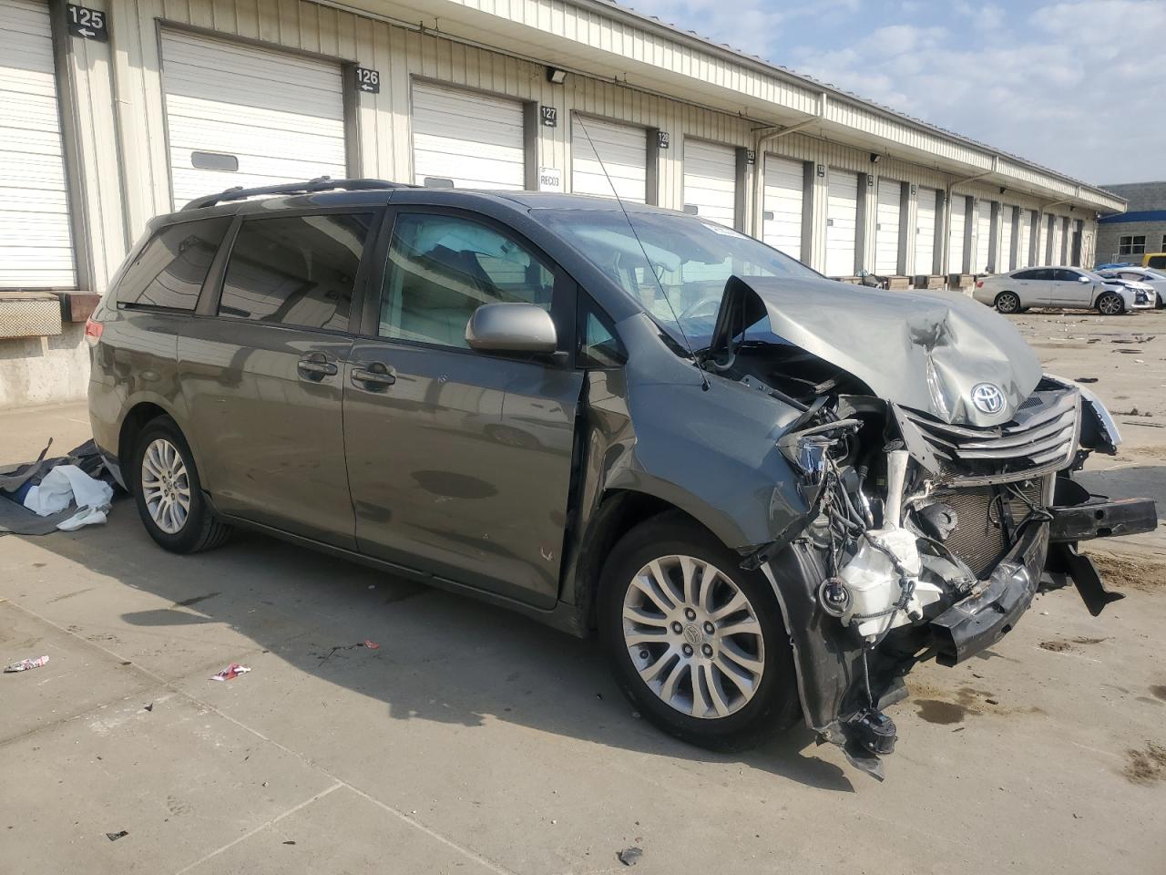 2011 Toyota Sienna - Image 4