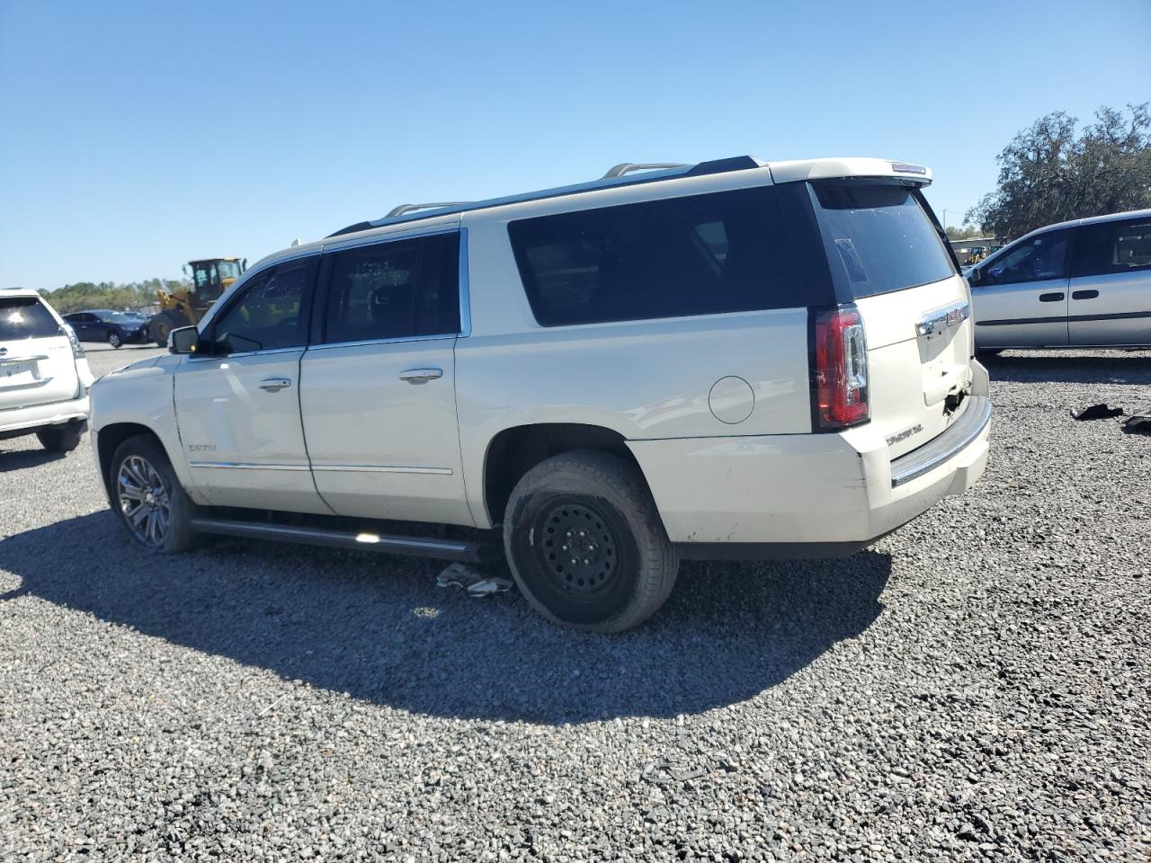2015 GMC Yukon - Image 2