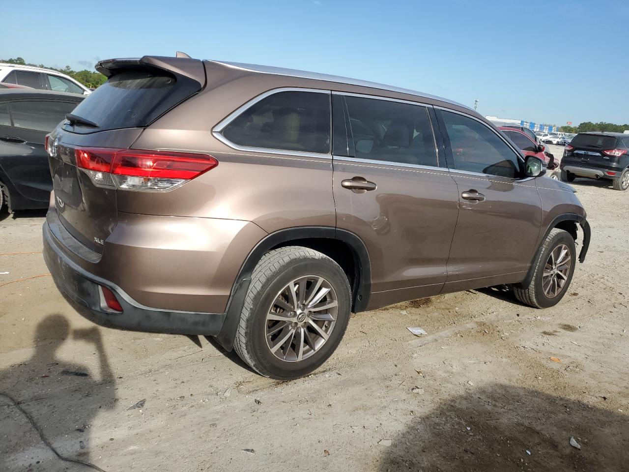5TDKZRFH8JS238323 TOYOTA HIGHLANDER 2018