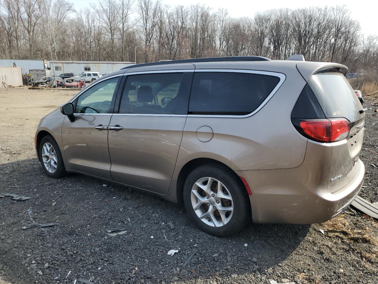 2017 Chrysler Pacifica - Image 2