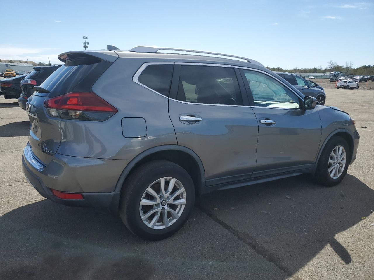 KNMAT2MVXJP617573 NISSAN ROGUE 2018