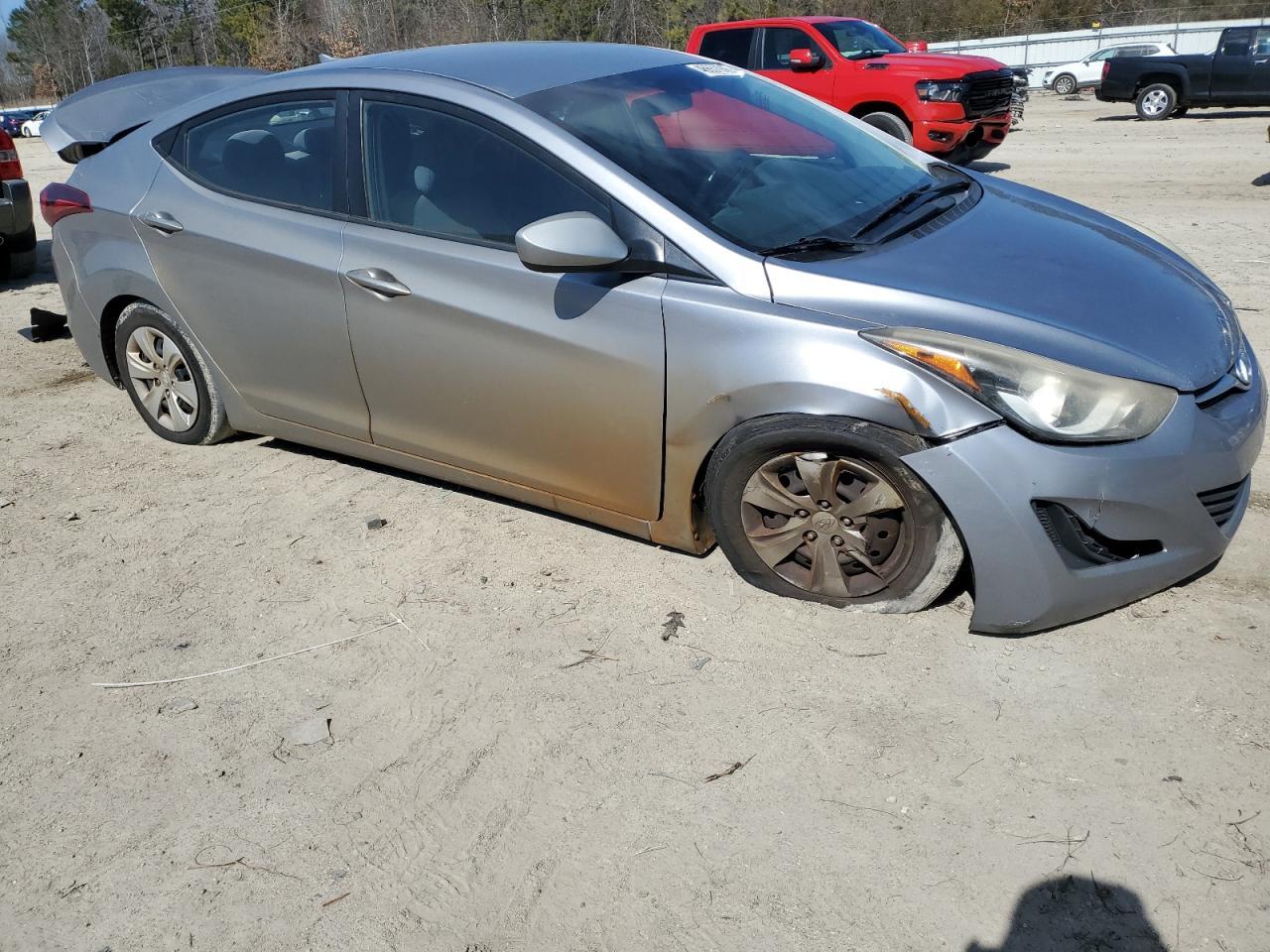 2016 Hyundai Elantra - Image 4