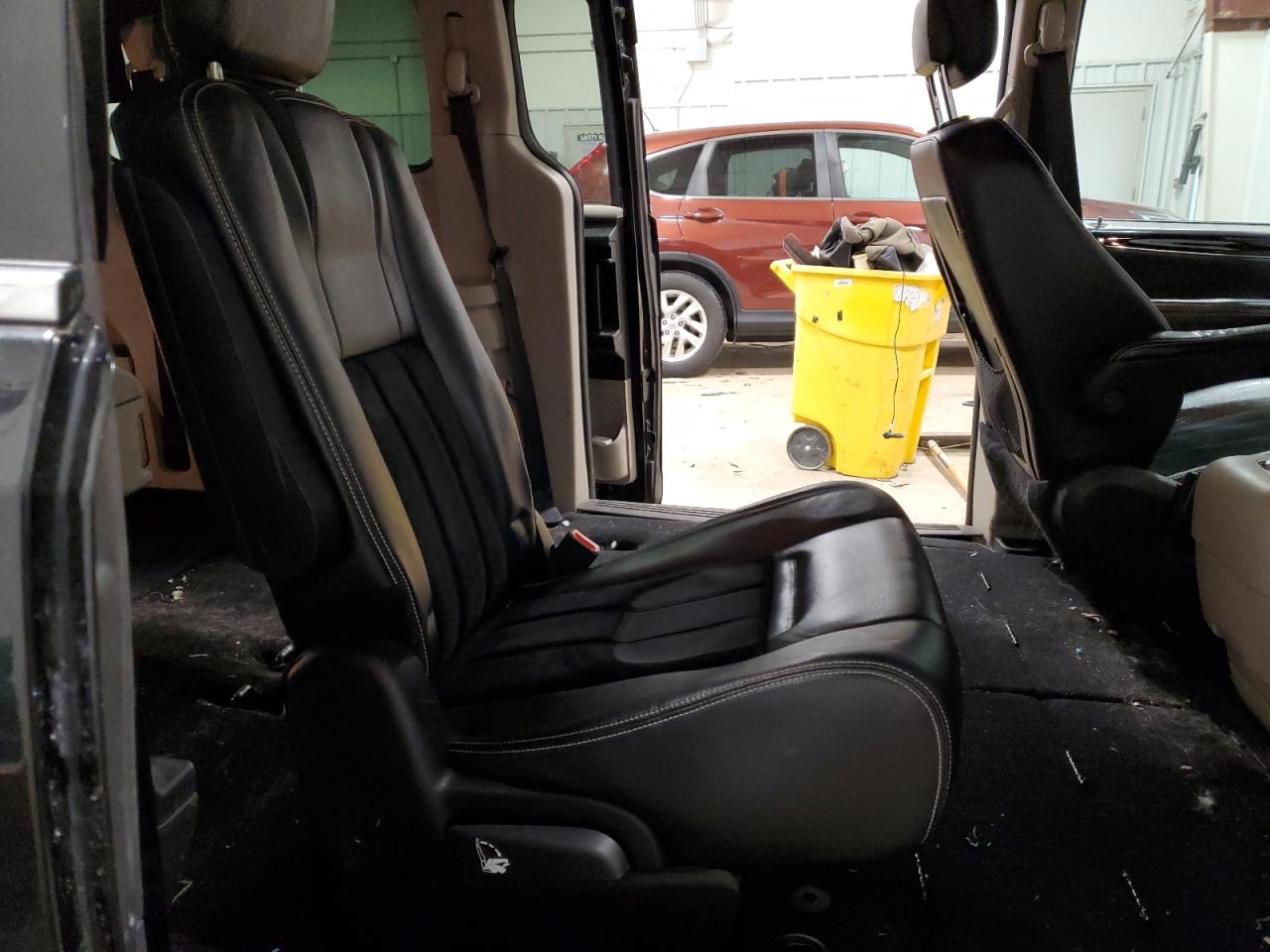 2017 Dodge Caravan - Image 11