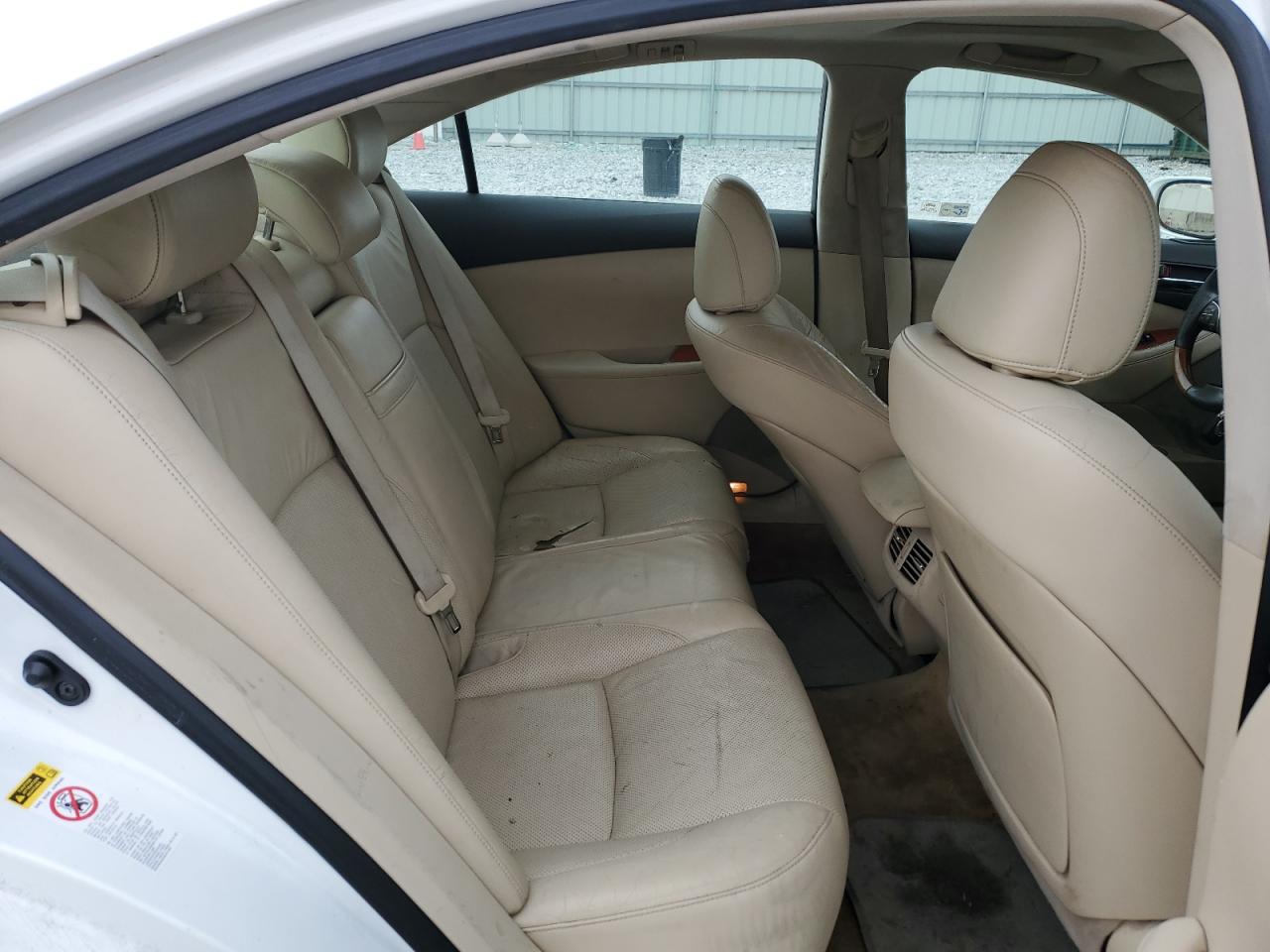 2010 Lexus ES - Image 10