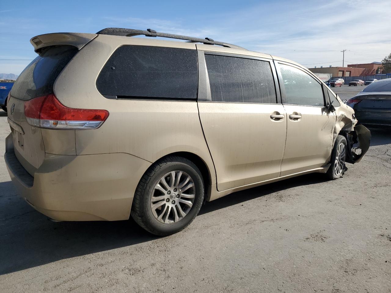 2012 Toyota Sienna - Image 3
