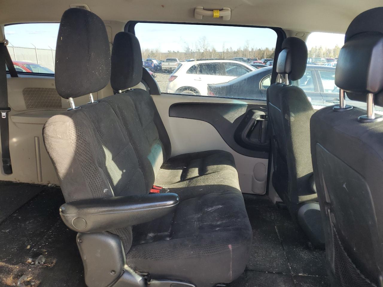 2016 Dodge Caravan - Image 11