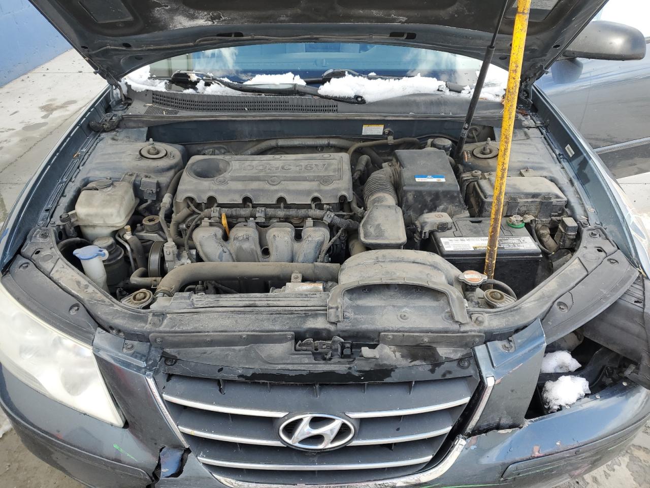 2010 Hyundai Sonata - Image 11