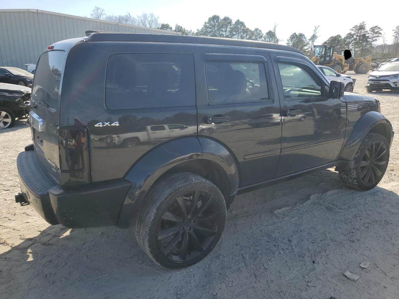 2010 Dodge Nitro - Image 3