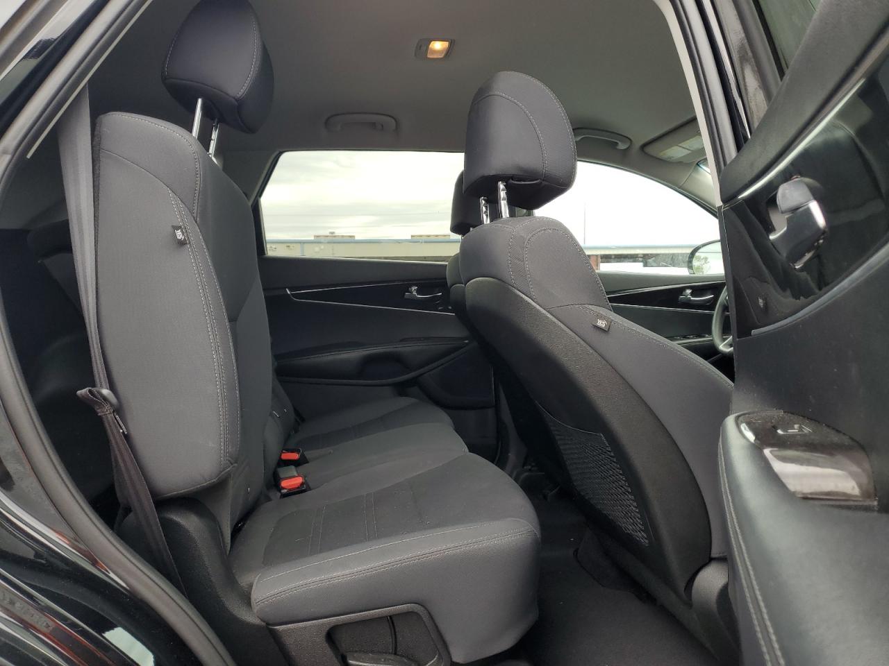 2017 Kia Sorento - Image 11