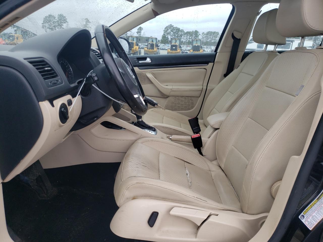2010 Volkswagen Jetta - Image 7