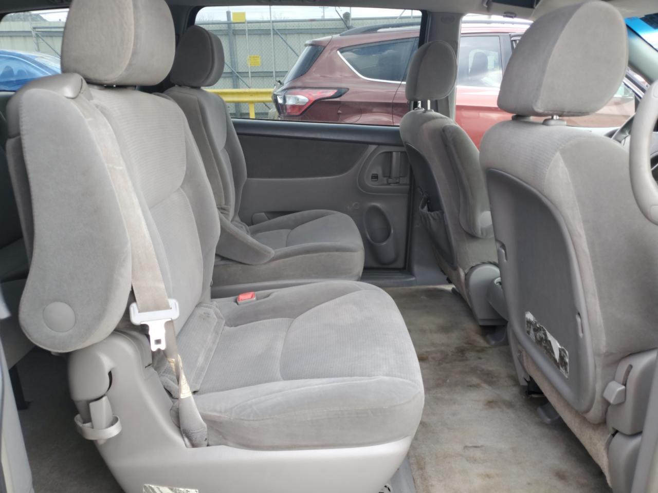 2005 Toyota Sienna - Image 11