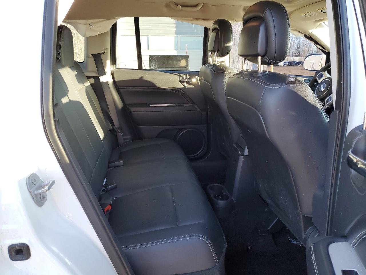2015 Jeep Compass - Image 11