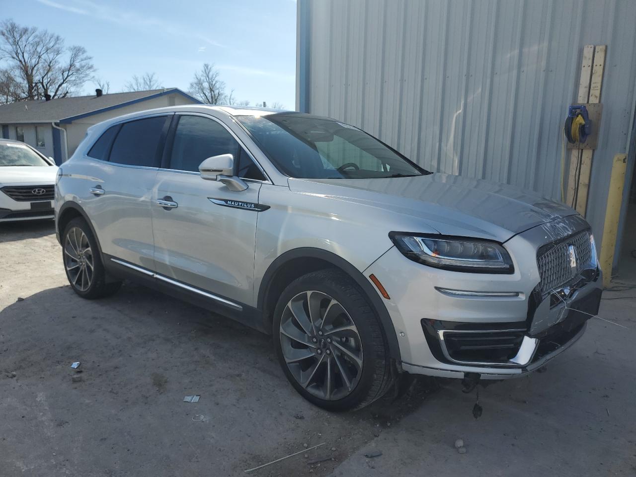 2019 Lincoln Nautilus - Image 4
