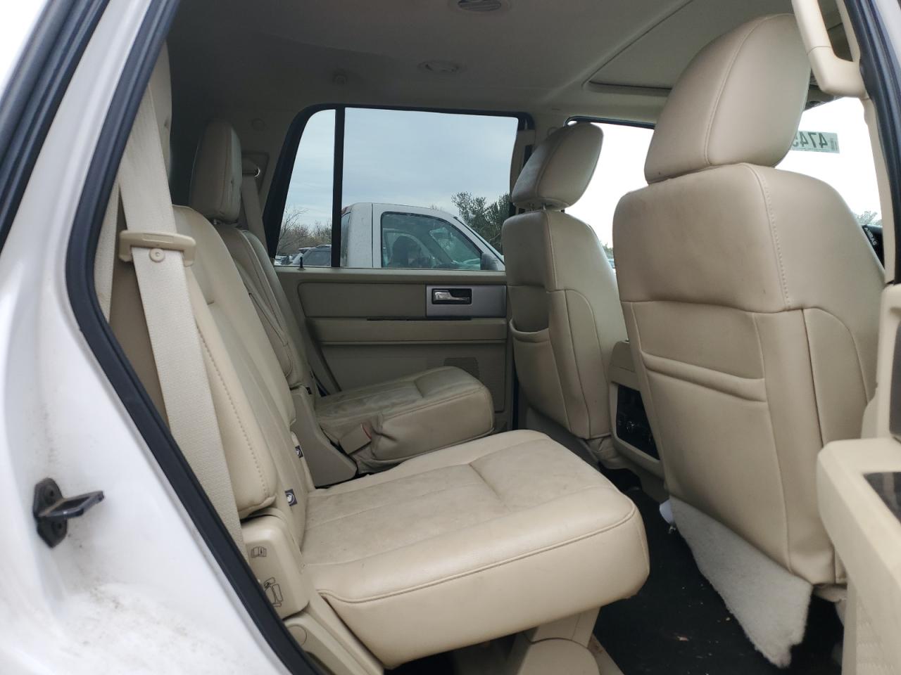 2015 Ford Expedition - Image 11
