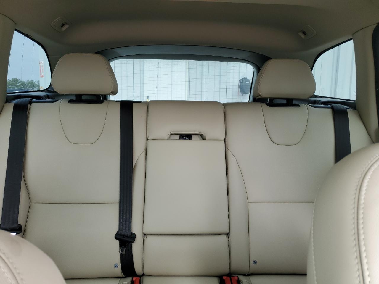 2017 Volvo XC60 - Image 10