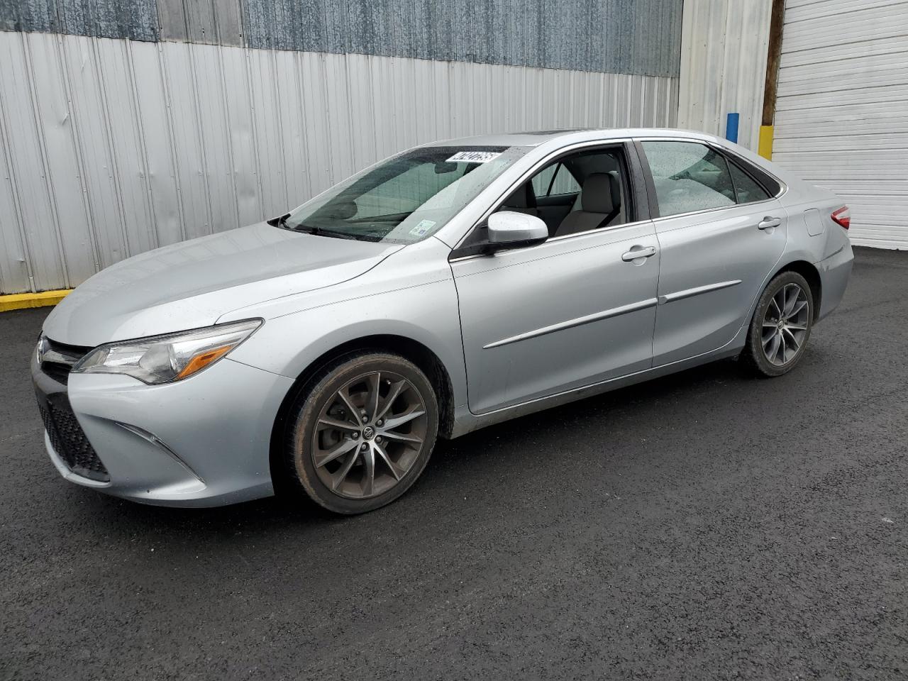 2015 Toyota Camry Le for Sale in Greenwell Springs, LA - Vandalism