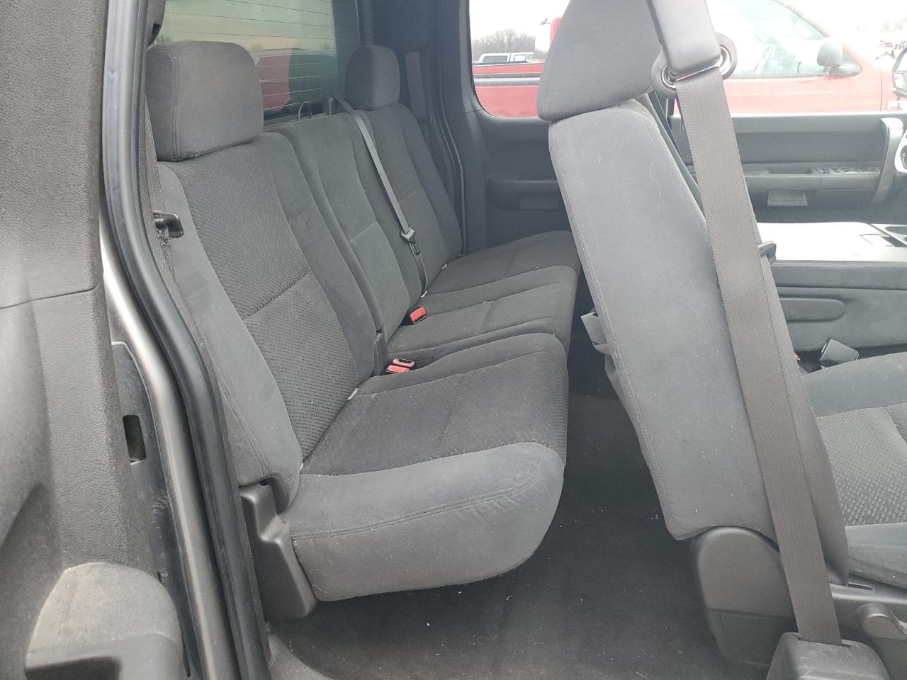 2007 Chevrolet Silverado - Image 10