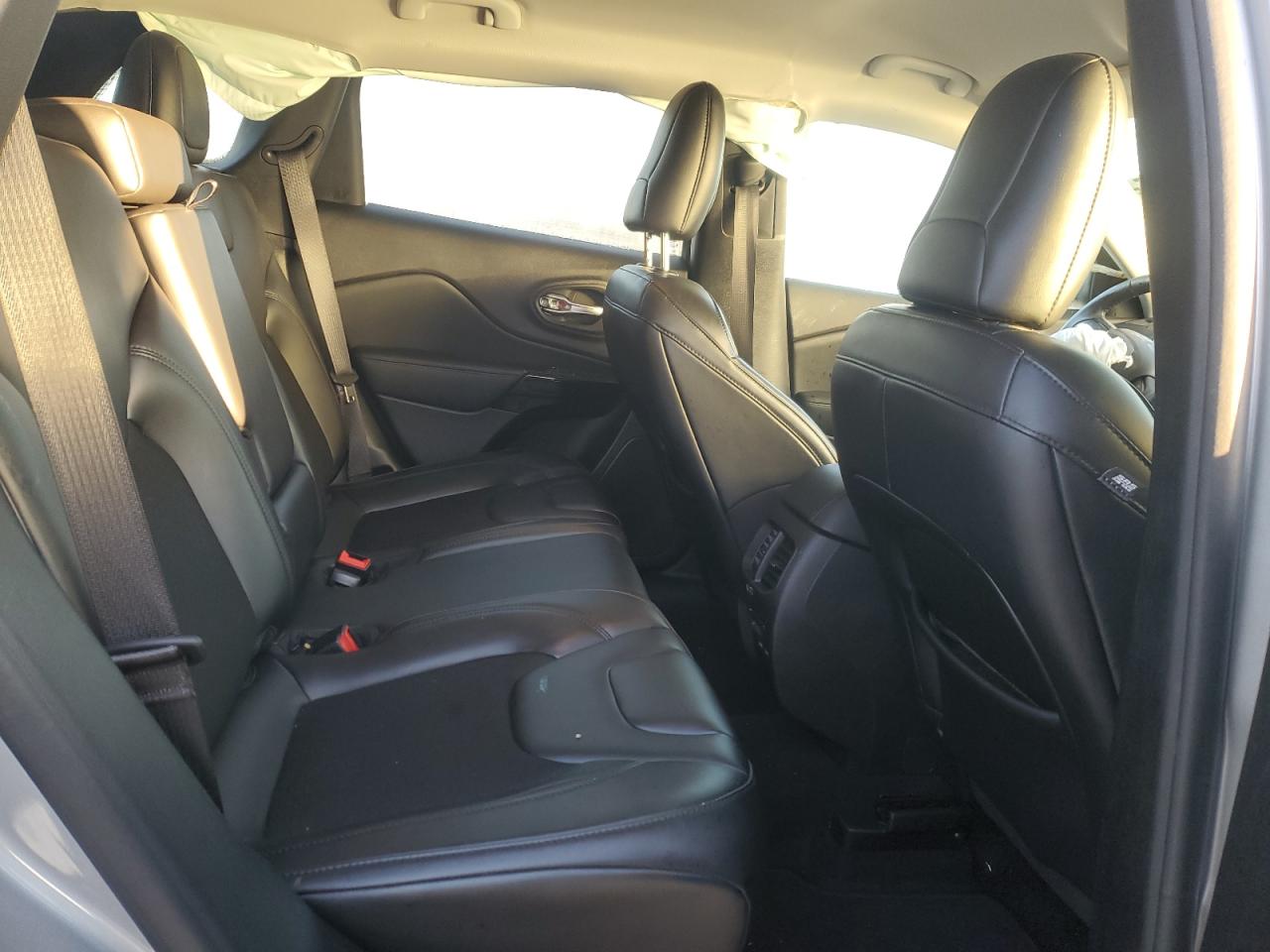 2020 Jeep Grand Cherokee - Image 11