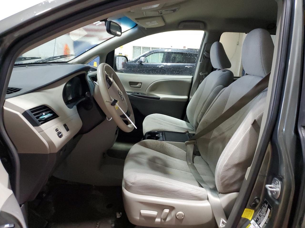 2013 Toyota Sienna - Image 7