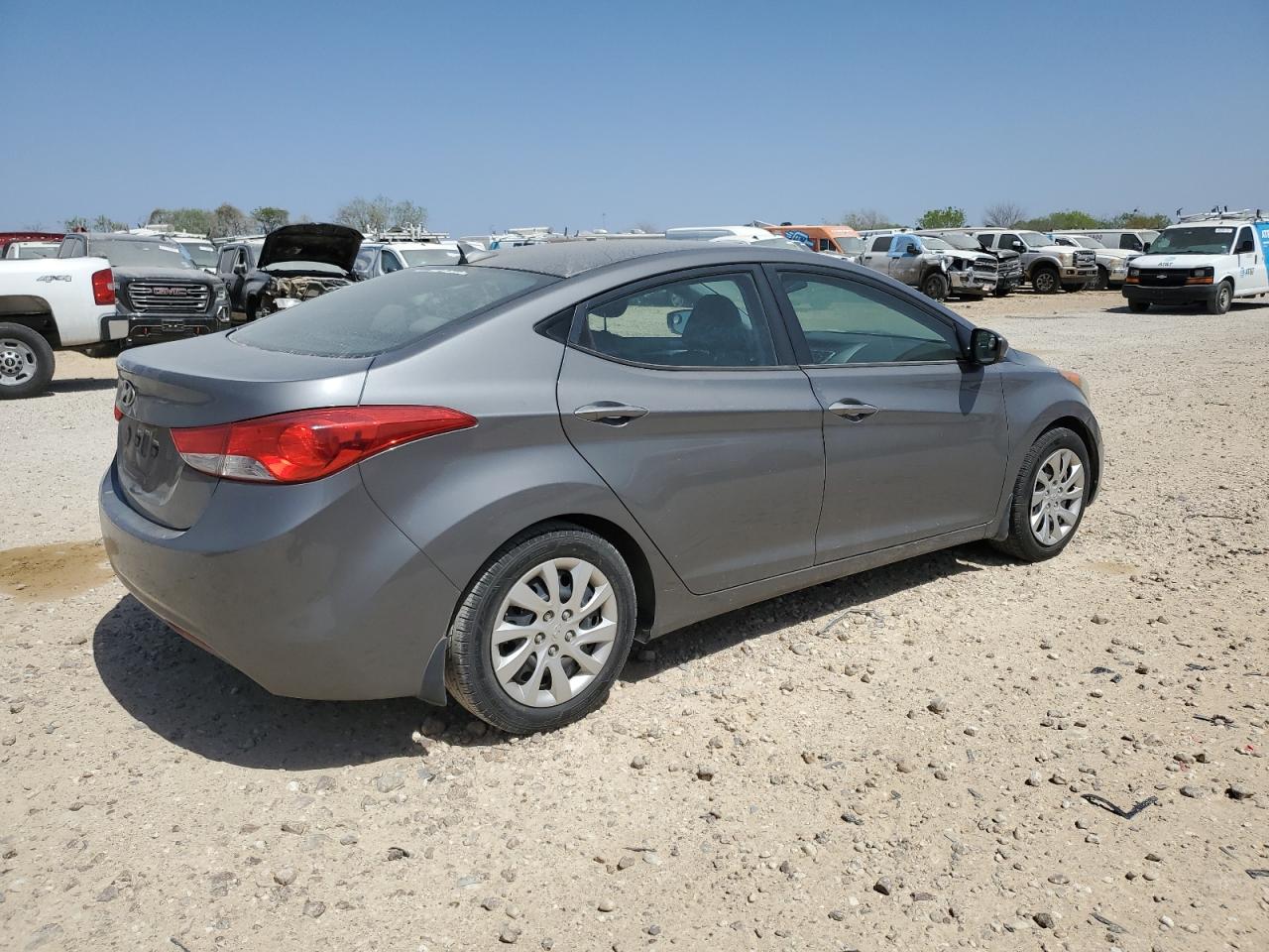 2013 Hyundai Elantra - Image 3