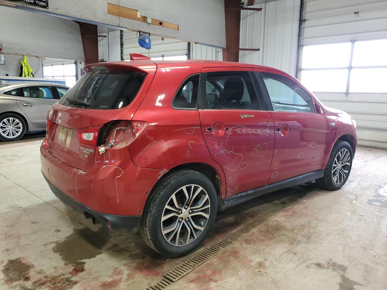 2017 Mitsubishi Outlander - Image 3