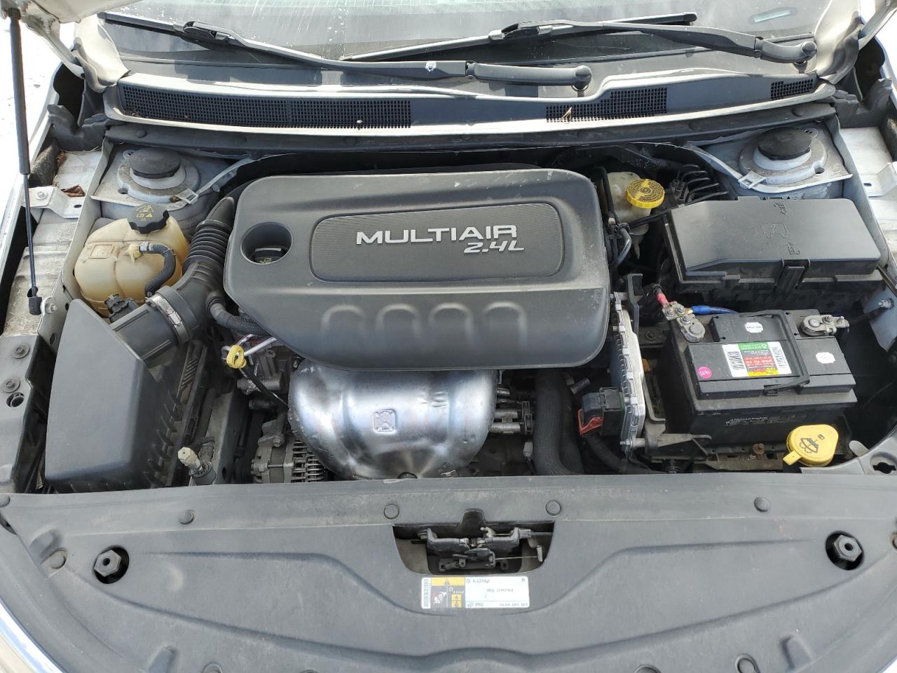 2016 Chrysler 200 - Image 12