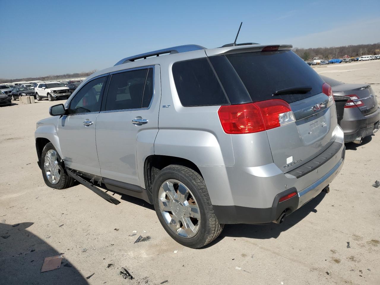 2015 GMC Terrain - Image 2