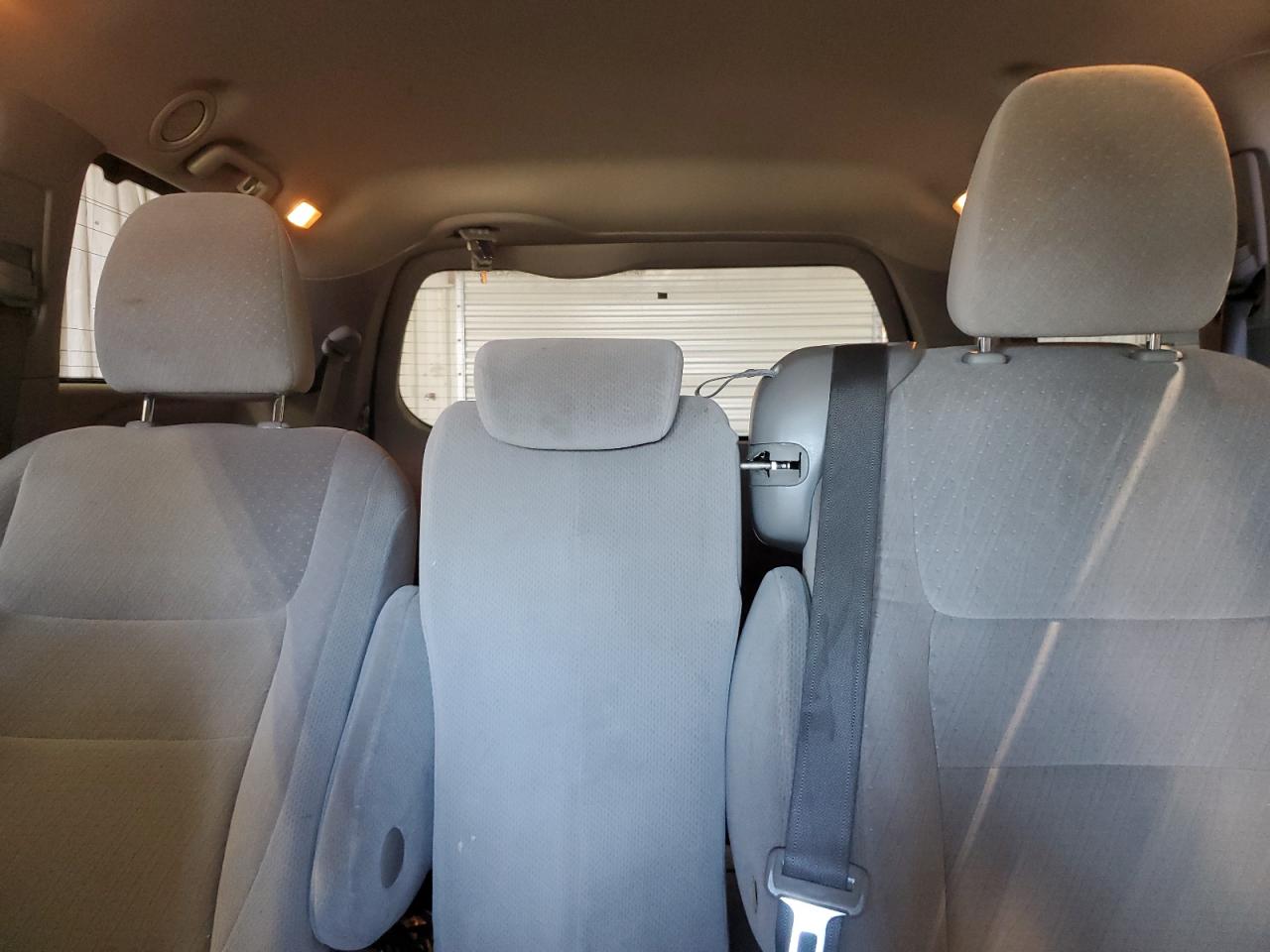 2015 Toyota Sienna - Image 10