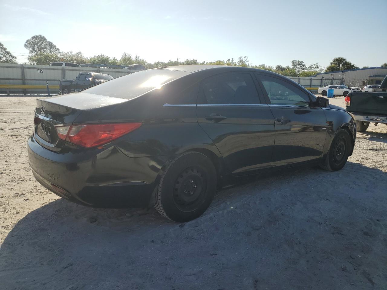 2012 Hyundai Sonata - Image 3