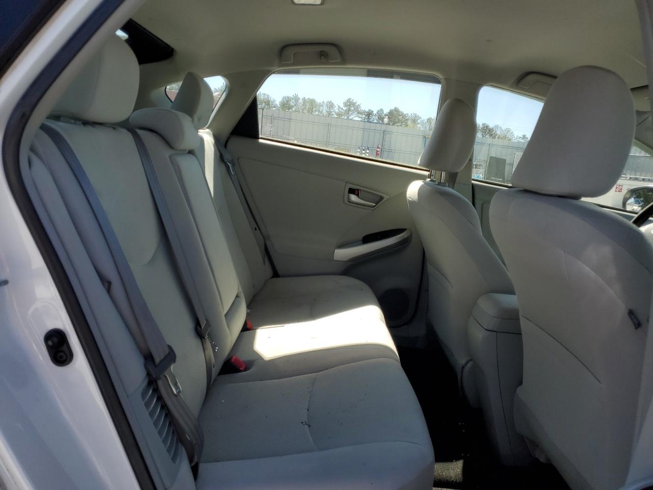 2015 Toyota Prius - Image 10