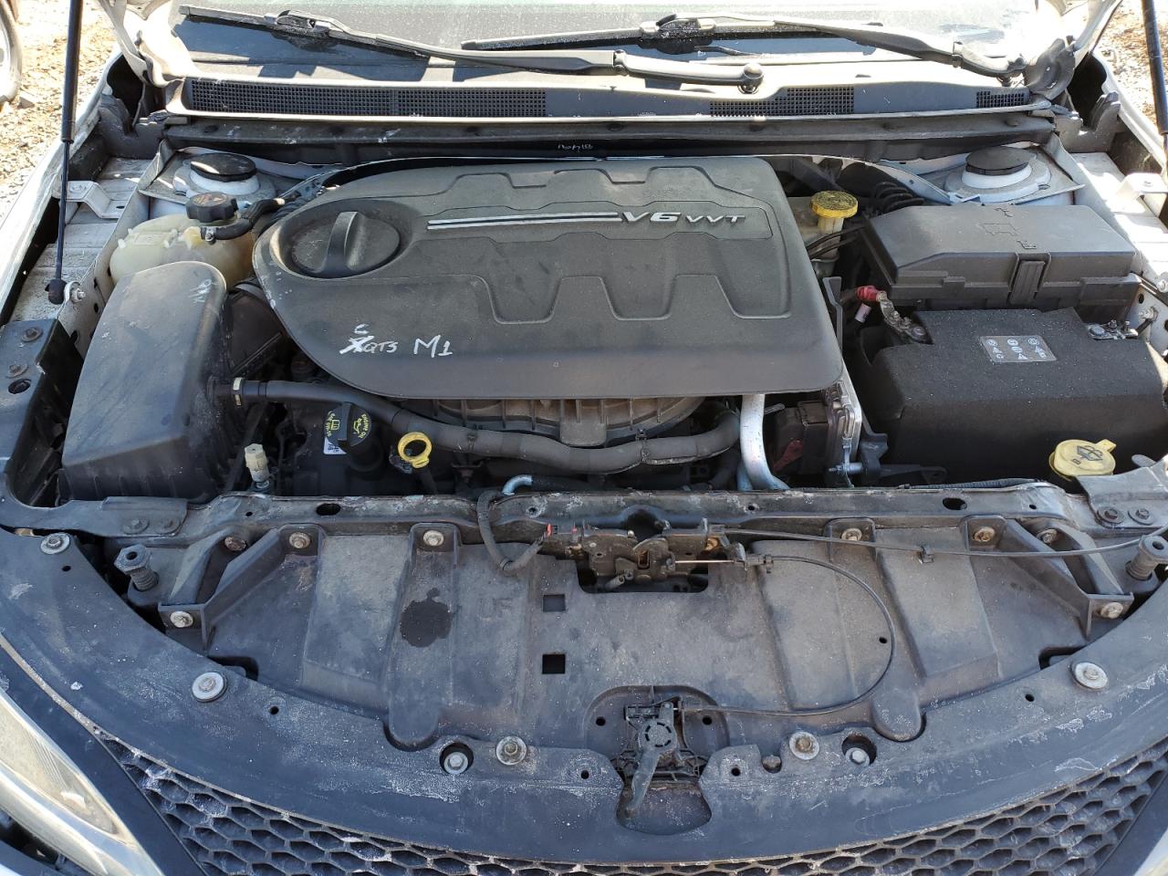 2016 Chrysler 200 - Image 11
