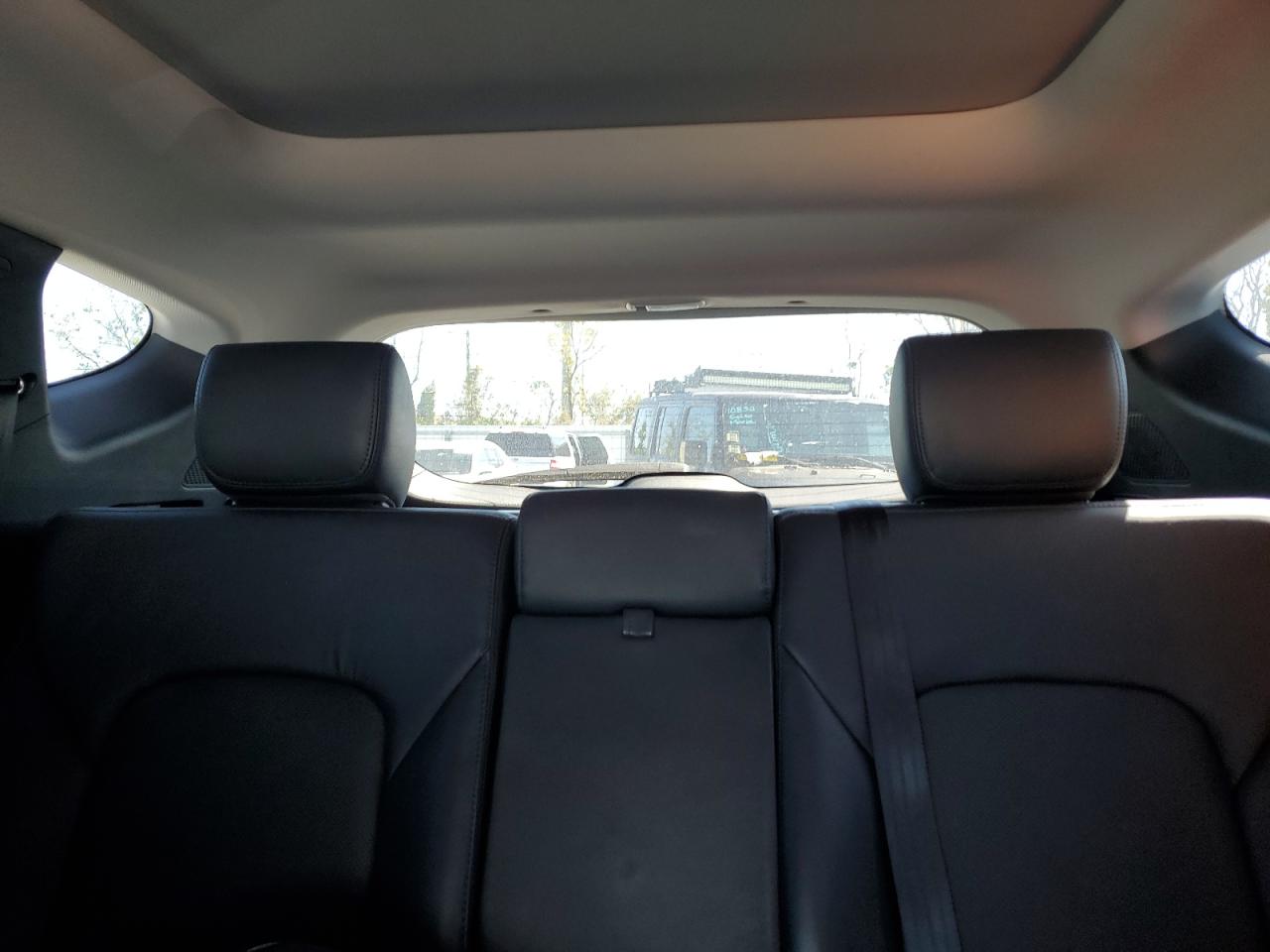 2017 Hyundai Santa Fe - Image 10