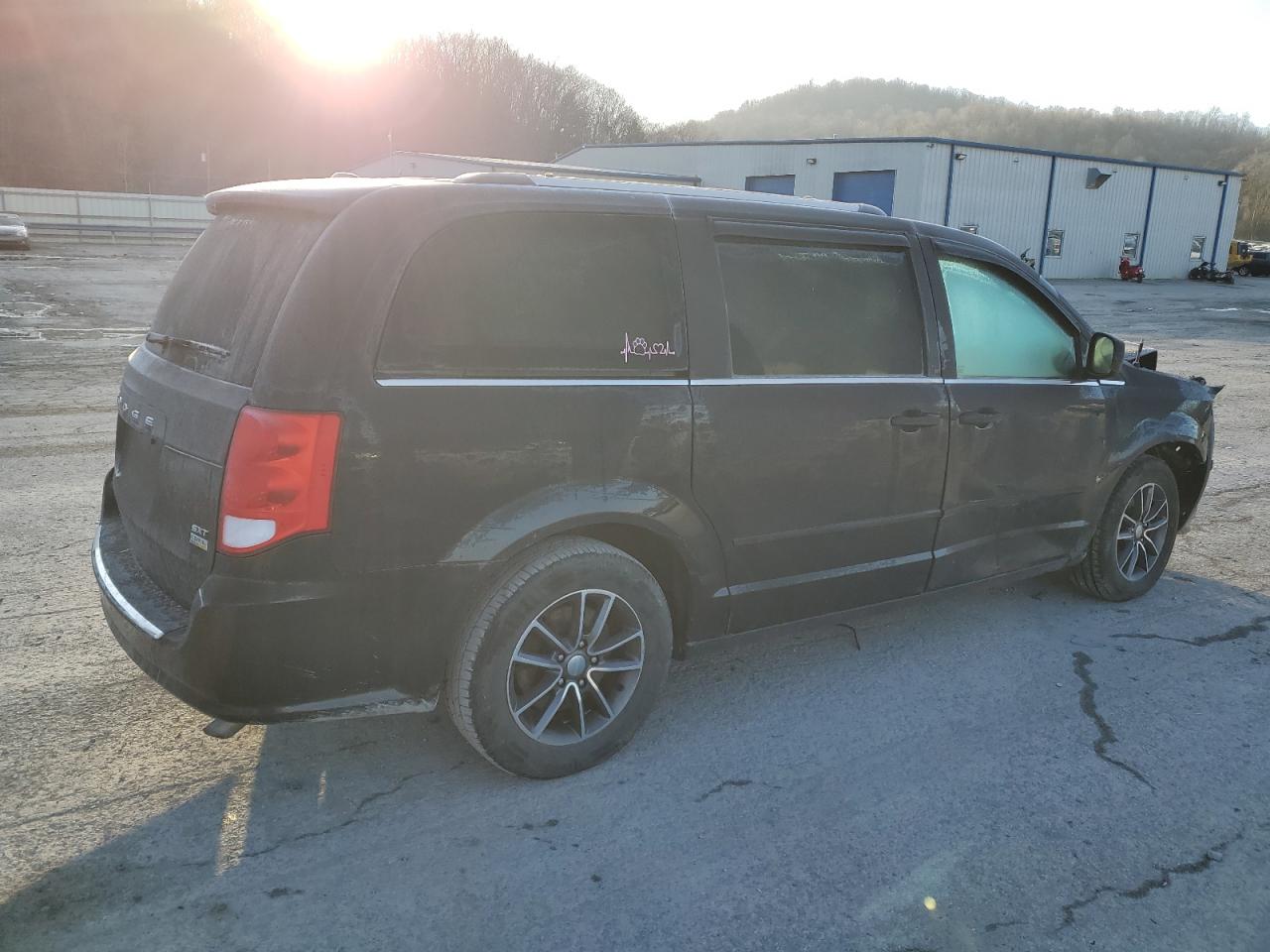 2017 Dodge Caravan - Image 3