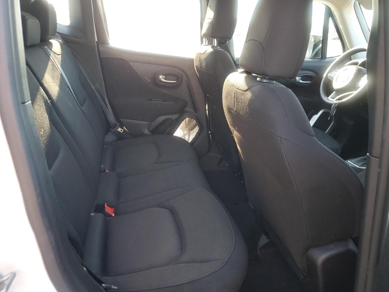 2020 Jeep Renegade - Image 11